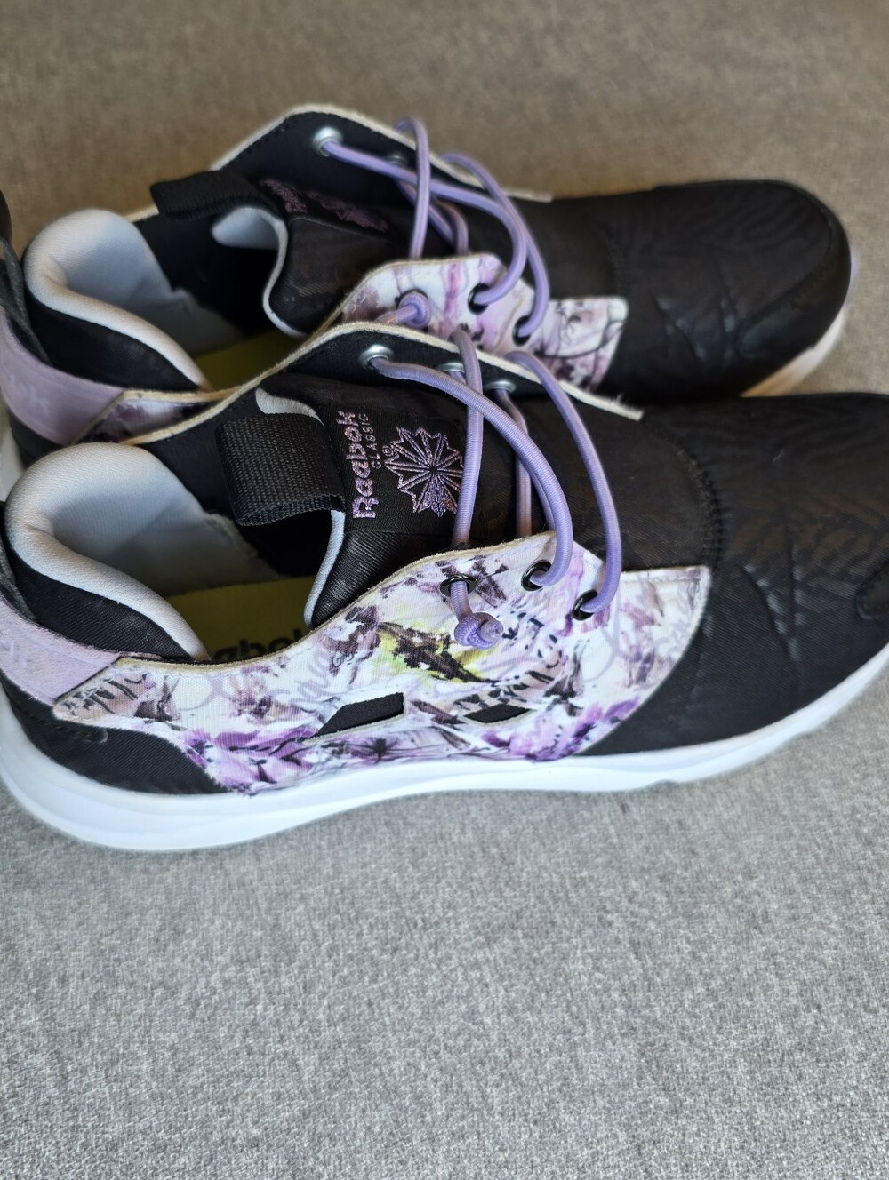 Reebok Womens Furylite Graphic Fashion Sneaker